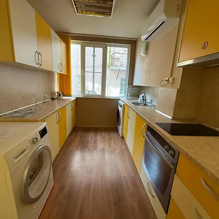 Apparent On The Main Street Apartment