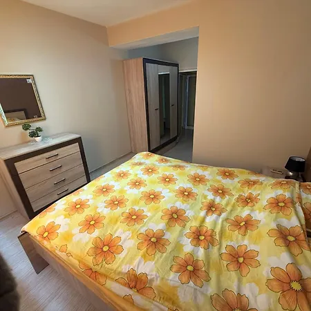 Apparent On The Main Street Apartment *