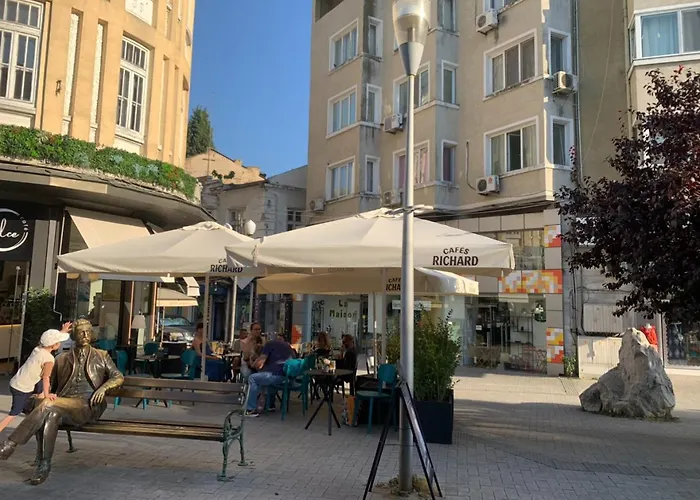 Apparent On The Main Street